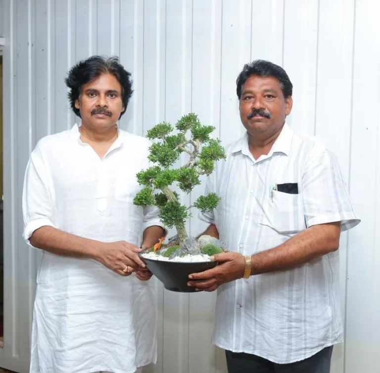 Subbarayudu meets Pawan Kalyan : పవన్ కళ్యాణ్ ను కలిసిన నర్సరీ అసోసియేషన్ అధ్యక్షులు సుబ్బారాయుడు.. 995ab7e3-fa08-4654-87a3-77ba73aff0c3