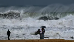 Effect Cyclone Arnab : అర్నాబ్ తుఫాన్ ఎఫెక్ట్.. 53 రైళ్లు రద్దు..! CycloneArnab