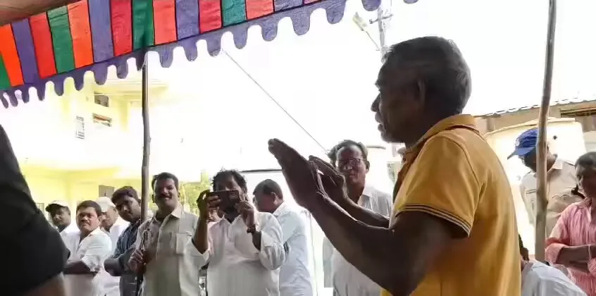 My Wife Left Me : నా భార్య నన్ను వదిలేసి ఫ్రీ బస్సు ఉంది అని వెళ్లిపోయింది My wife left me