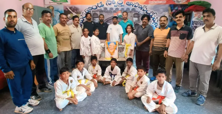 Gandhi Jayanti : దేవరకొండ స్పోర్ట్స్ అసోసియేషన్ ఆధ్వర్యంలో గాంధీ జయంతి వేడుకలు ఘనంగా WhatsApp Image 2026-10-02 at 14.12.24