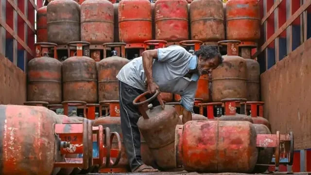 Free Gas Connections : మహిళలకు ఉచిత గ్యాస్ కనెక్షన్ WhatsApp Image 2026-10-08 at 16.45.23