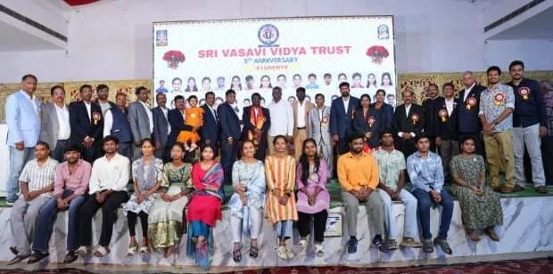 Financial Assistance : పేద ఆర్యవైశ్య విద్యార్థులకు శ్రీ వాసవి విద్యా ట్రస్ట్ ఆర్థిక సహాయం Financial Assistance