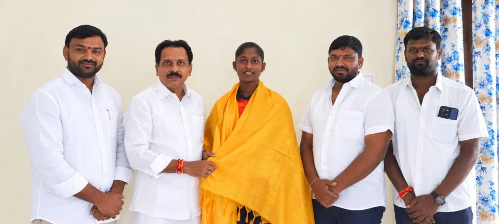 Congratulations Akshitha : స్వర్ణ విజేత అక్షితకు అభినందనలు. Congratulations Akshitha