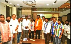 Families Join YCP : వైసీపీలో చేరిన కుటుంబాలు. WhatsApp Image 2026-10-29 at 16.20.54