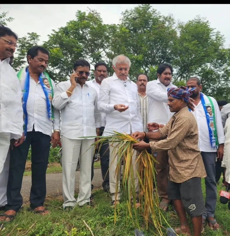 Chelluboyina Venu : కడియం ఆవ ప్రాంత రైతులను పరామర్శించిన చెల్లుబోయిన వేణు Chelluboyina Venu