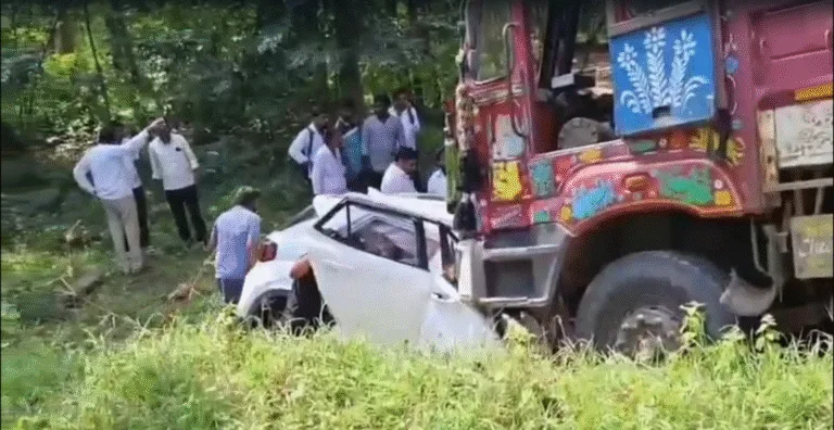 Horrific Road Accident : ములుగు జిల్లాలో ఘోర రోడ్డు ప్రమాదం image (5)